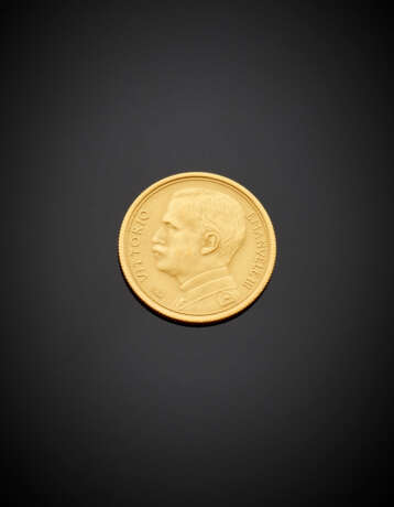 Yellow 22K gold reproduction of a Vittorio Emanuele III twenty Lire coin - Foto 1
