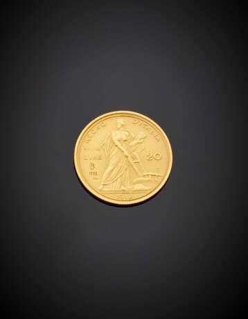 Yellow 22K gold reproduction of a Vittorio Emanuele III twenty Lire coin - фото 2