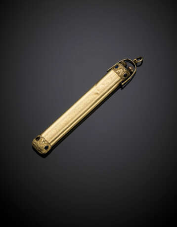 Yellow chased 9K gold and metal thermometer and pencil holder pendant - Foto 1