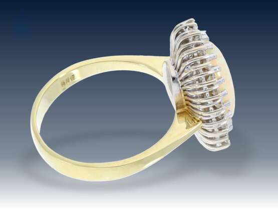 Ring: hochwertiger Goldschmiedering mit großem Opal und reichhaltigem Brillantbesatz - Foto 2