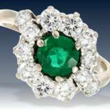 Ring: klassischer vintage Smaragd/Brillant-Blütenring, 1,12ct Brillanten - photo 1