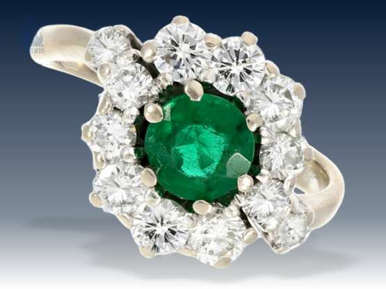 Ring: klassischer vintage Smaragd/Brillant-Blütenring, 1,12ct Brillanten - Foto 1