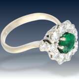 Ring: klassischer vintage Smaragd/Brillant-Blütenring, 1,12ct Brillanten - Foto 2