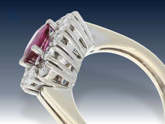 Ring: sehr schöner, weißgoldener vintage Rubin/Diamantring, 18K Weißgold - фото 2