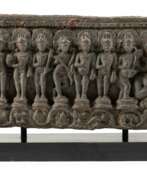 Pala Dynasty. Reliefpaneel aus dunkelgrauem Phylit mit Darstellung der neun Planeten, Navagraha