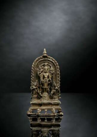 Bronze des Vishnu auf einem Thron - photo 1
