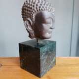 Feiner Kopf des Buddha Shakyamuni aus braungrauem Stein - Foto 6