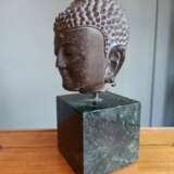 Feiner Kopf des Buddha Shakyamuni aus braungrauem Stein - Foto 7