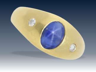 Ringe: klassischer vintage Bandring mit einem wertvollen, unbehandelten Ceylon-Sternsaphir und 2 kleinen Altschliff-Diamanten, 18K Gold