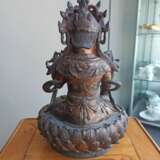 Feine Bronze des Guanyin auf einem Lotos sitzend dargestellt - photo 4