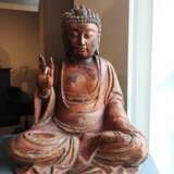 Buddha Shakyamuni aus Holz mit Lackauflage und Vergoldung - photo 6