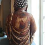 Buddha Shakyamuni aus Holz mit Lackauflage und Vergoldung - photo 12