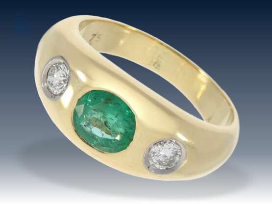 Ring: klassischer, schwerer Smaragd/Brillant-Bandring - Foto 1