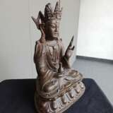 Bronze des Guanyin auf einem Lotos mit Resten von Vergoldung - Foto 3