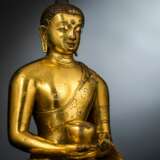 Feine feuervergoldete Bronze des Buddha Shakyamuni auf einem Lotos im Zanabazar-Stil - photo 2