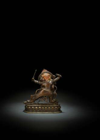 Seltene vierarmige Manifestation des Vajrapani mit seiner Prajna aus Bronze mit Resten von Fassung - photo 2