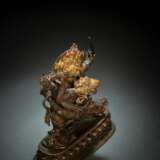 Seltene vierarmige Manifestation des Vajrapani mit seiner Prajna aus Bronze mit Resten von Fassung - фото 3