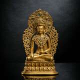 Feine feuervergoldete Bronze des Buddha auf einem Lotos - photo 1
