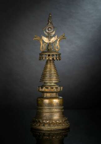 Seltener großer Stupa aus Bronze - photo 1