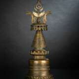 Seltener großer Stupa aus Bronze - фото 1