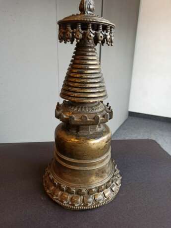 Seltener großer Stupa aus Bronze - photo 5