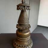 Seltener großer Stupa aus Bronze - фото 7