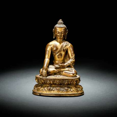 Feuervergoldete Bronze des sitzenden Buddha auf einem Lotos - photo 1