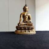 Feuervergoldete Bronze des sitzenden Buddha auf einem Lotos - Foto 2