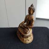 Feuervergoldete Bronze des sitzenden Buddha auf einem Lotos - Foto 5