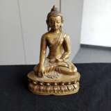 Bronze des Buddha Shakyamuni auf einem Lotos - Foto 2