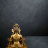 Feine und seltene feuervergoldete Bronze des Amitayus, Sonam Gyaltsen zugeschrieben - Foto 2