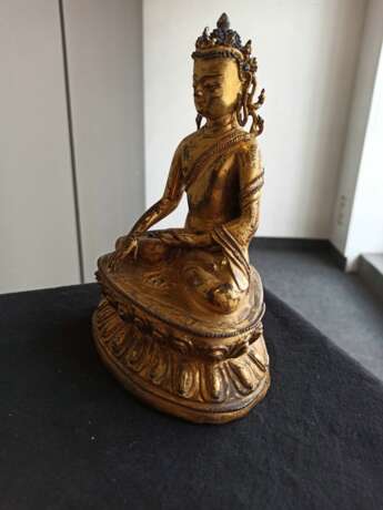 Feuervergoldete Bronze des Buddha Shakyamuni auf einem Lotos - фото 6