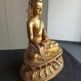 Feuervergoldete Bronze des Buddha Shakyamuni auf einem Lotos - фото 8