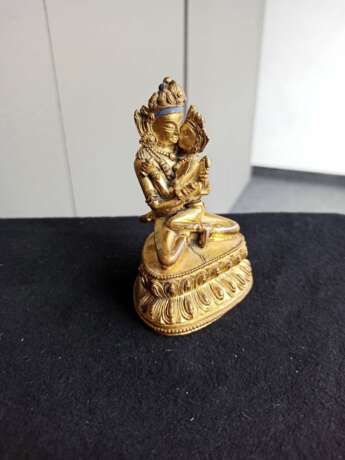 Feuervergoldete Bronze des Vajradhara - photo 4
