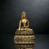 Bronze des Buddha Shakyamuni auf einem Lotos - фото 1
