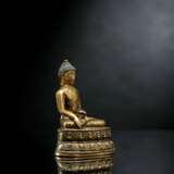 Bronze des Buddha Shakyamuni auf einem Lotos - photo 2