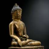 Bronze des Buddha Shakyamuni auf einem Lotos - photo 4