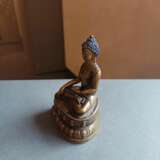 Bronze des Buddha Shakyamuni auf einem Lotos - photo 6