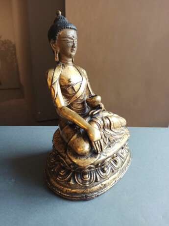 Feuervergoldete Bronze des Buddha Shakyamuni - photo 7