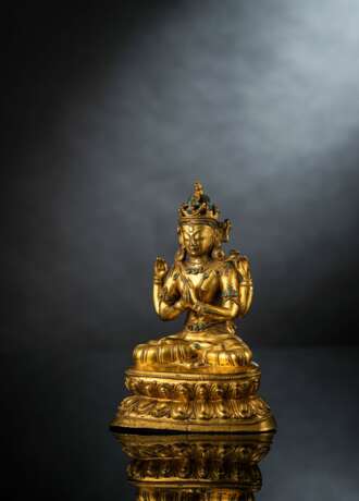 Feuervergoldete Bronze des Sadaksharilokeshvara auf einem Lotos - photo 2