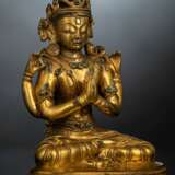 Feuervergoldete Bronze des Sadaksharilokeshvara auf einem Lotos - photo 3