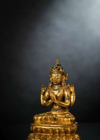 Feuervergoldete Bronze des Sadaksharilokeshvara auf einem Lotos - photo 5