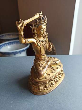 Feine feuervergoldete Bronze des Manjushri, Sonam Gyaltsen zugeschrieben - Foto 5