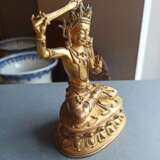Feine feuervergoldete Bronze des Manjushri, Sonam Gyaltsen zugeschrieben - Foto 5