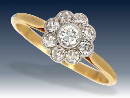 Ring: feiner antiker Diamant-Blütenring, ca. 0,55ct, Markenschmuck des Hofjuweliers J.W.Benson London, mit Zertifikat - photo 1