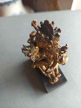 Feine feuervergoldete Bronze des Mahacakravajrapani - Foto 11
