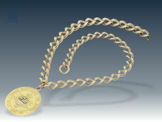 Kette/Anhänger: antike Goldkette mit seltenem Anhänger, Goldmedaille der 1. Fitav Weltmeisterschaft im Schießen 1930 in Rom, 18K Gold