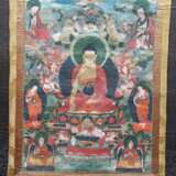 Thangka mit Darstellung des Buddha Shakyamuni flankiert von Maudgalyayana und Sariputra mit Montierung - фото 8