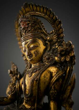 Feuervergoldete Bronze des Indra auf einem Lotos - фото 4