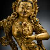 Feine feuervergoldete Bronze der Sarvabuddhadakini auf einem Lotos in tanzender Haltung - photo 4